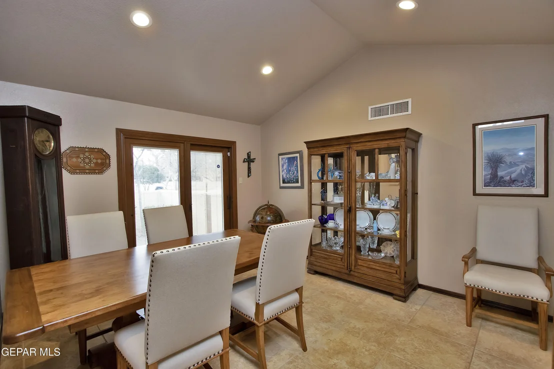 Photo of 308 Stotts Avenue