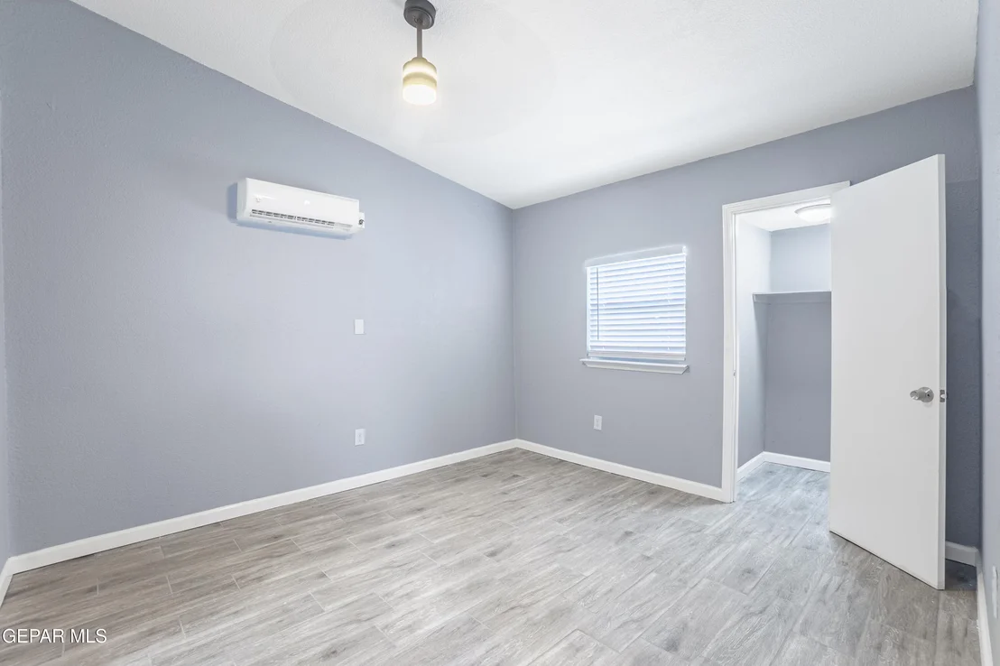 Photo of 3550 VANDERVEER Drive