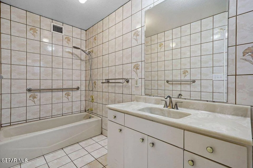 Photo of 4729 TROWBRIDGE Drive