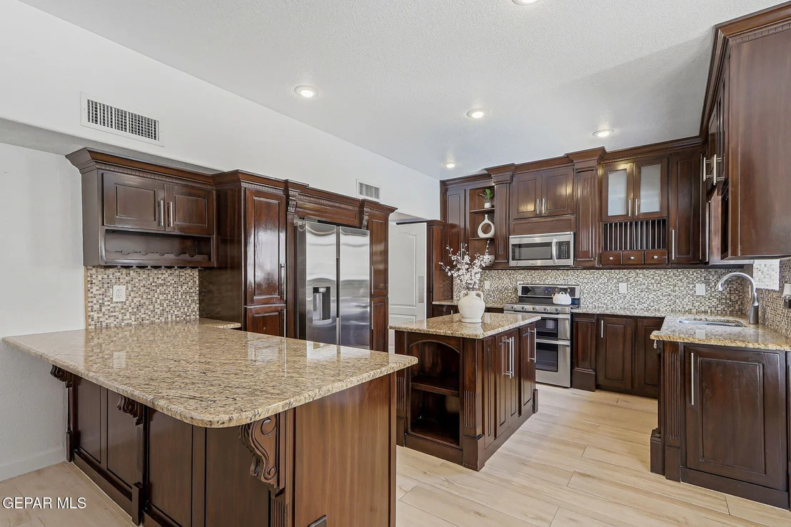 Photo of 6633 WIND RIDGE Drive