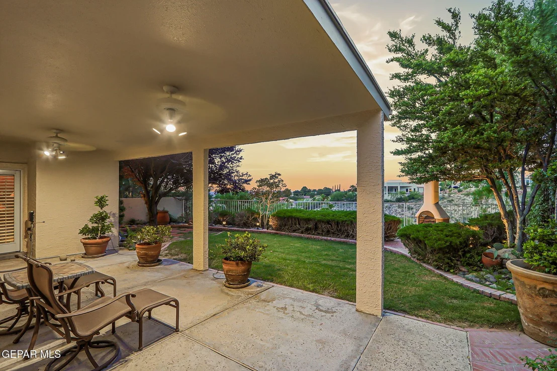 Photo of 1013 LOS JARDINES Circle