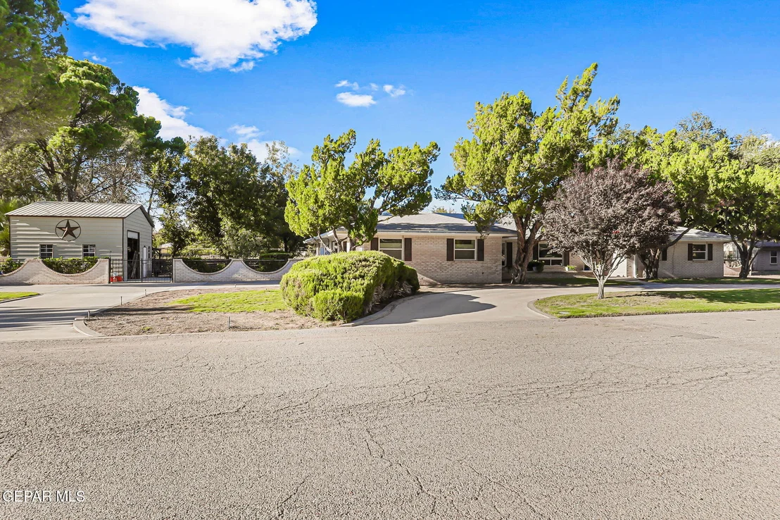 Photo of 717 LIVE OAK Drive