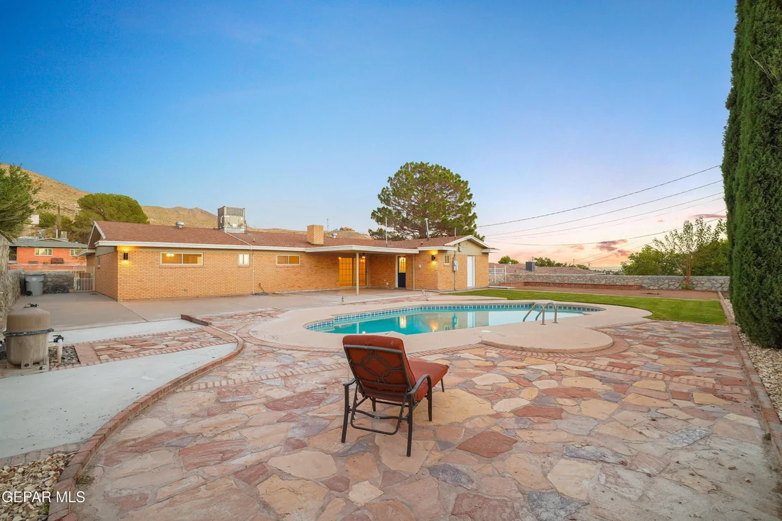 Photo of 4401 BUCKINGHAM Drive