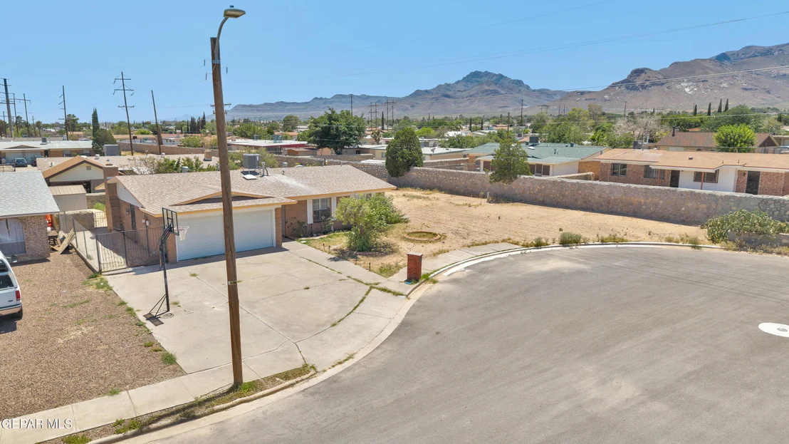 Photo of 5000 MCCORMICK Lane