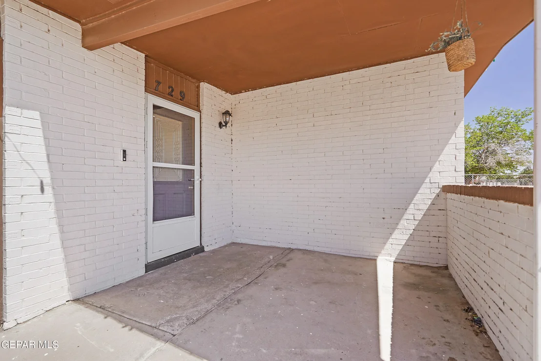 Photo of 729 FALL RIVER Road
