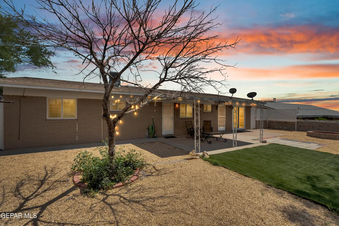 Photo of 321 CRESTMONT Drive