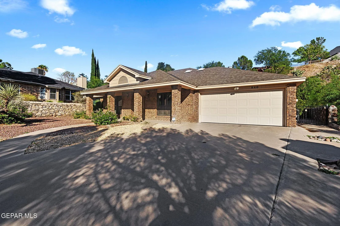 Photo of 860 HEMPSTEAD Drive