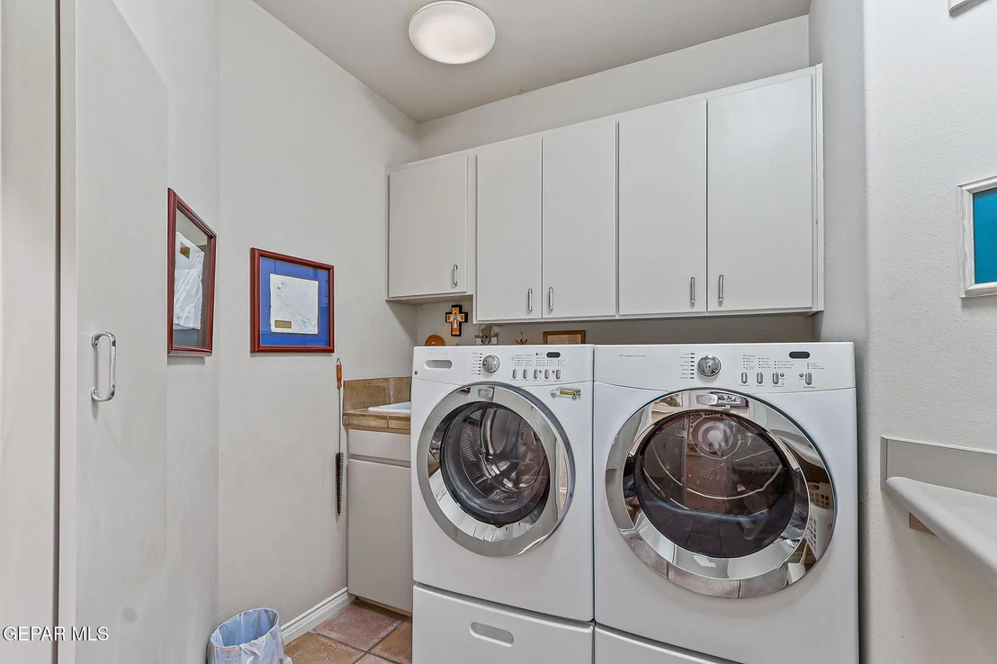 Photo of 1039 LOS JARDINES Circle