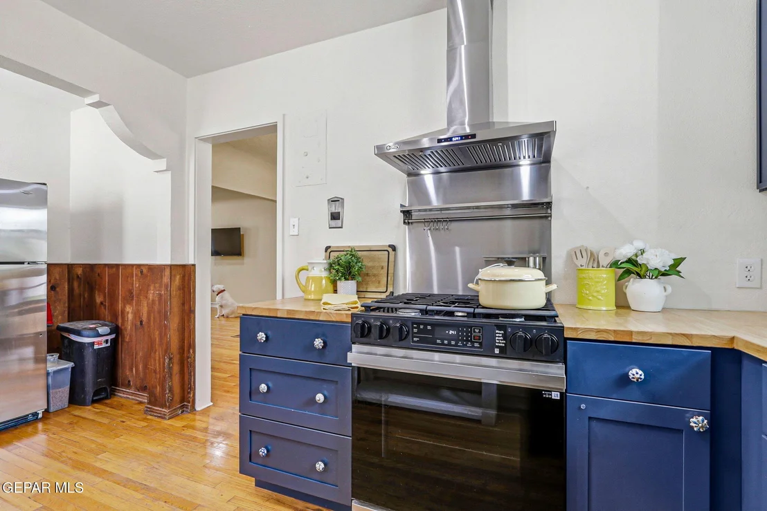 Photo of 2037 CRESCENT Circle