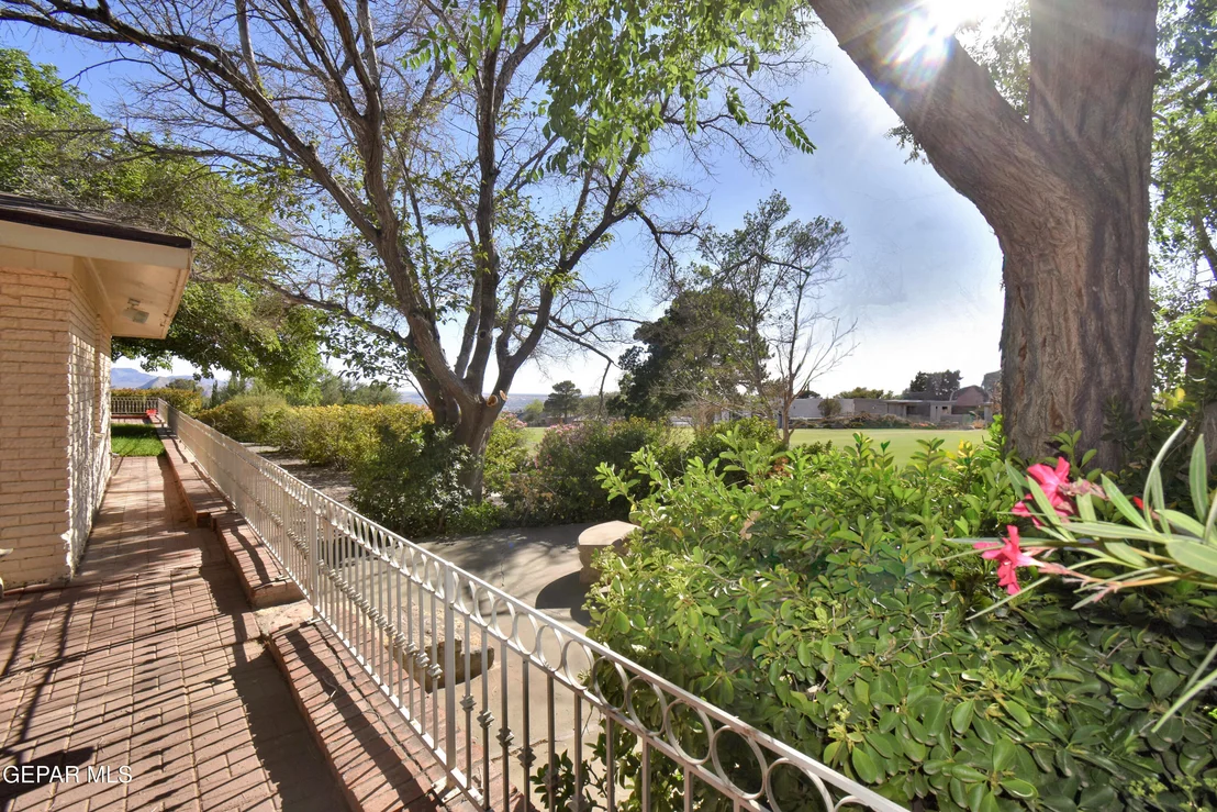 Photo of 849 River Oaks Drive