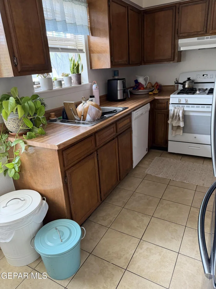 Photo of 1008 ONEIDA Drive