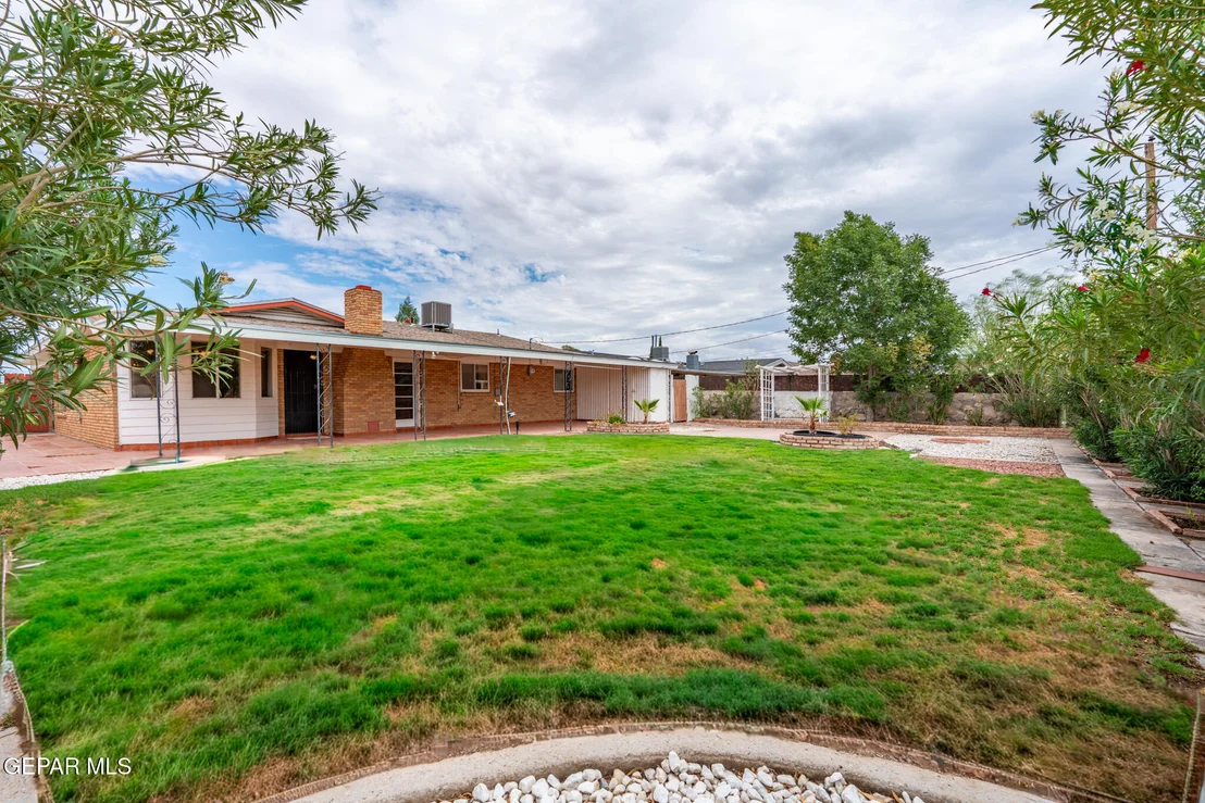 Photo of 8516 Mineola Drive