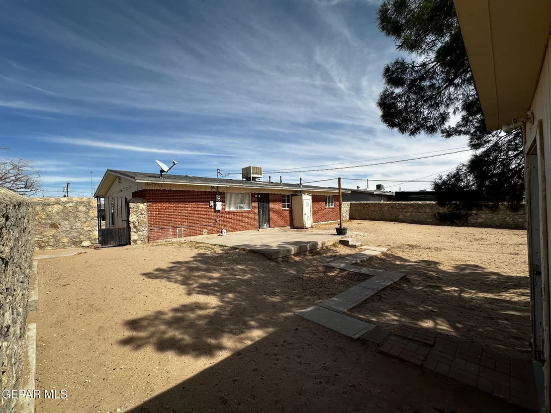 Photo of 8124 BURNHAM Road