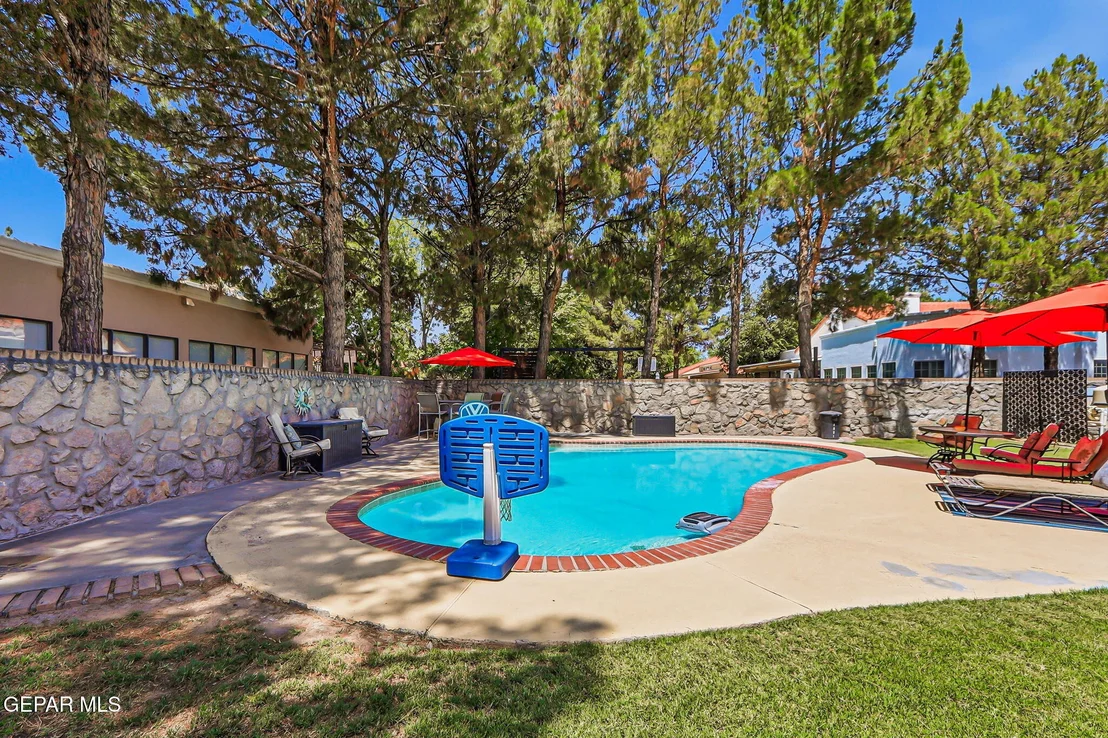 Photo of 716 Willow Glen Drive