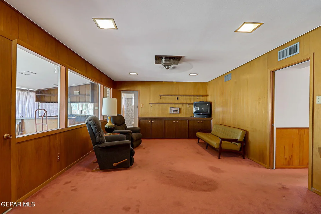 Photo of 4209 NORFOLK Lane