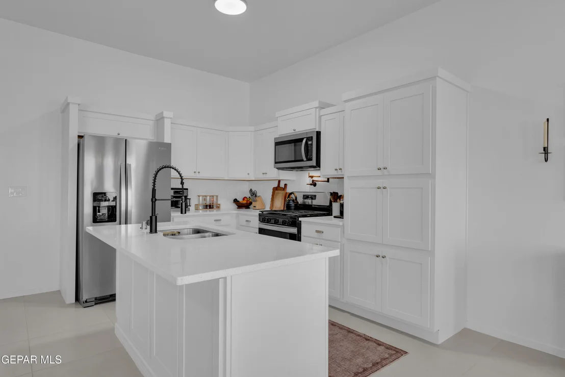 Photo of 937 SANDHURST Place