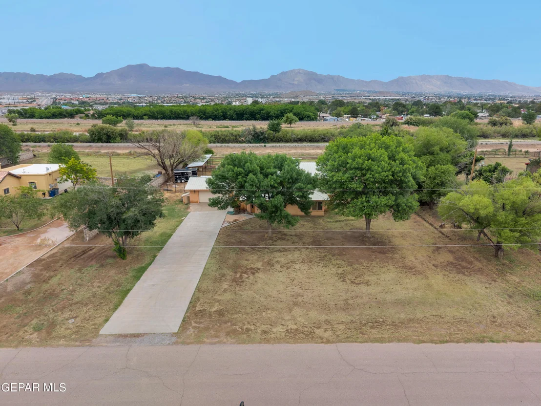 Photo of 6040 STRAHAN Road