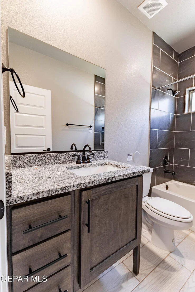 Photo of 952 Sandhurst Place