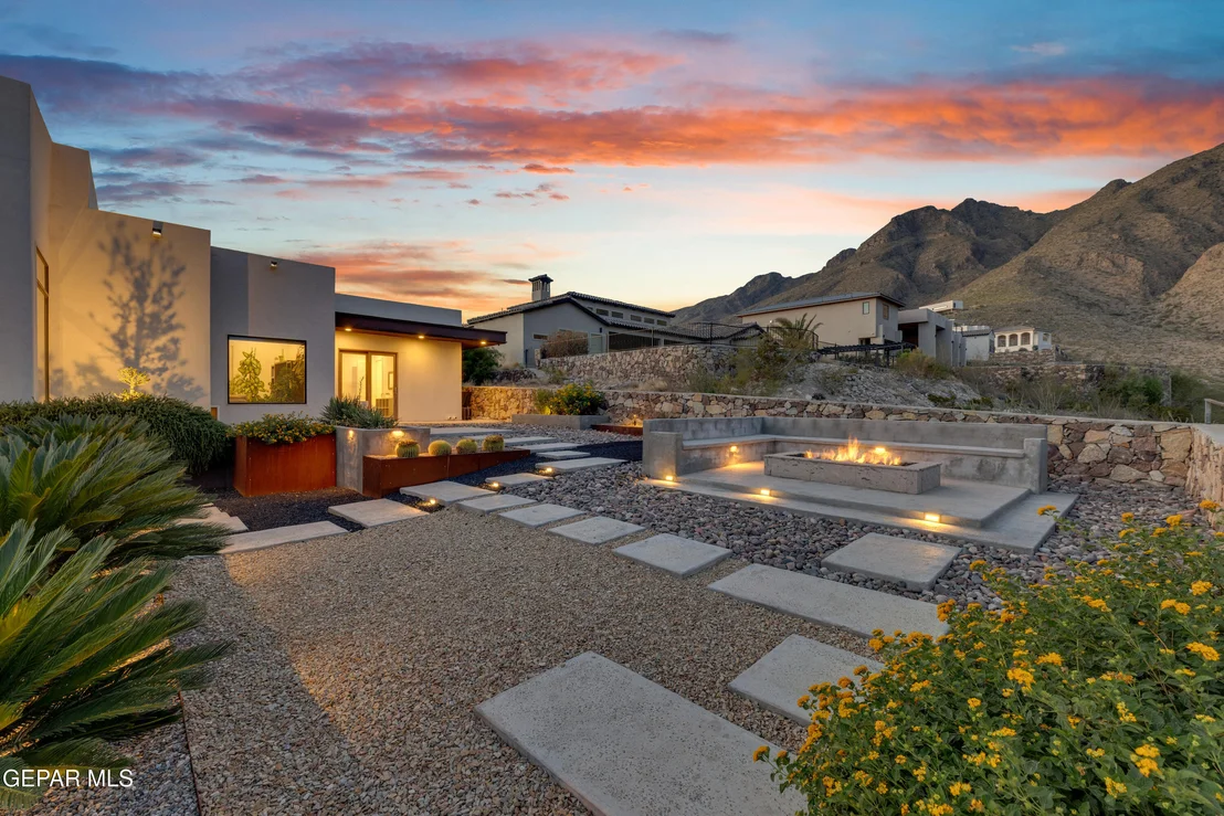 Photo of 386 ROCKY POINTE Drive