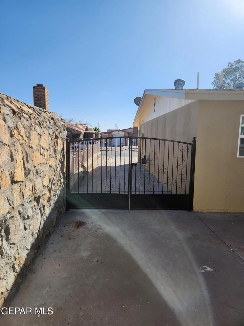 Photo of 901 CARLOTTA Drive