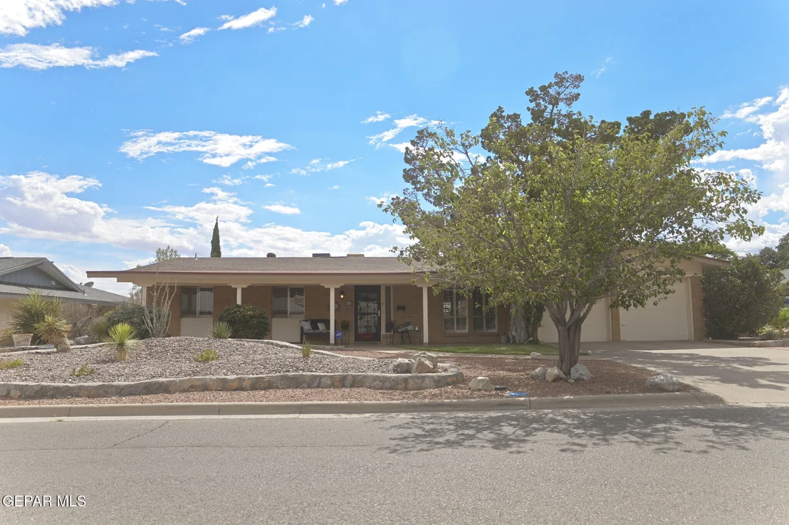 Photo of 417 INDIAN BLUFF Road