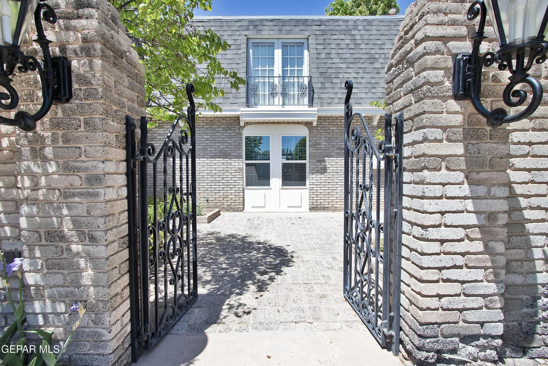 Photo of 517 Stonebluff Road