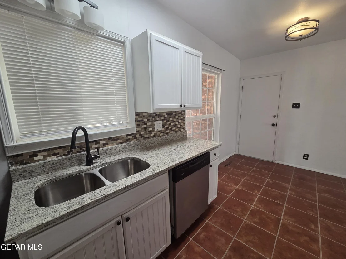 Photo of 5121 JULIANDRA Avenue