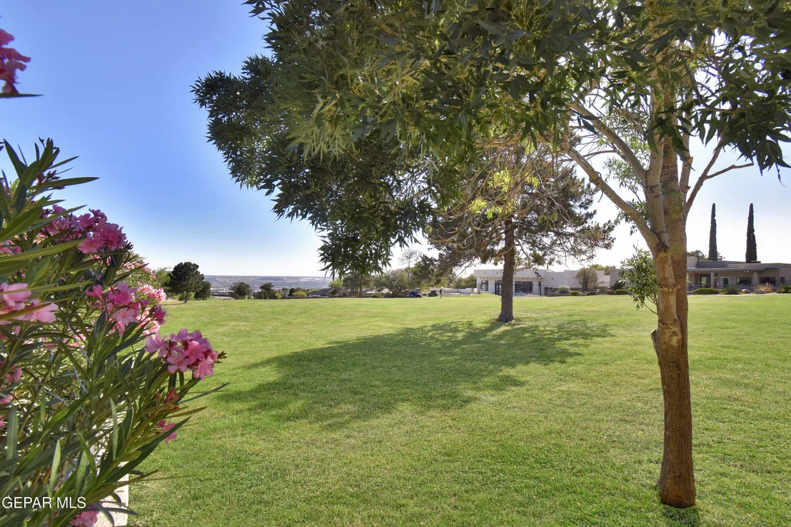 Photo of 849 River Oaks Drive