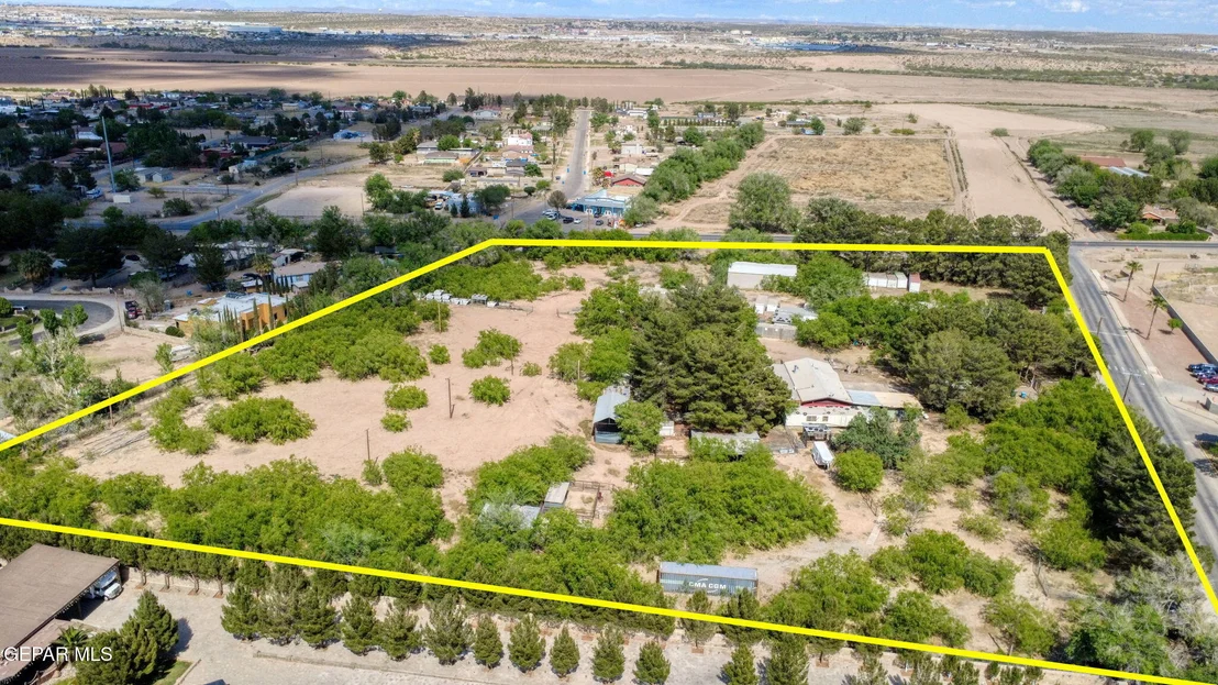 Photo of 587 BAUMAN Road
