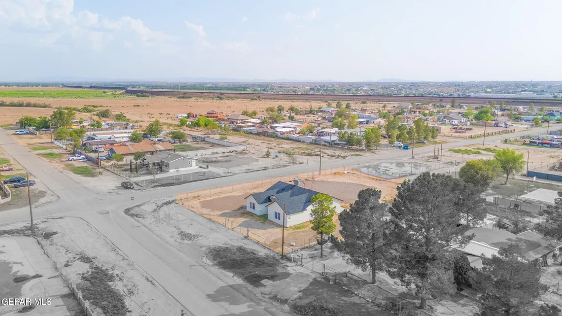 Photo of 11571 Riverside Road