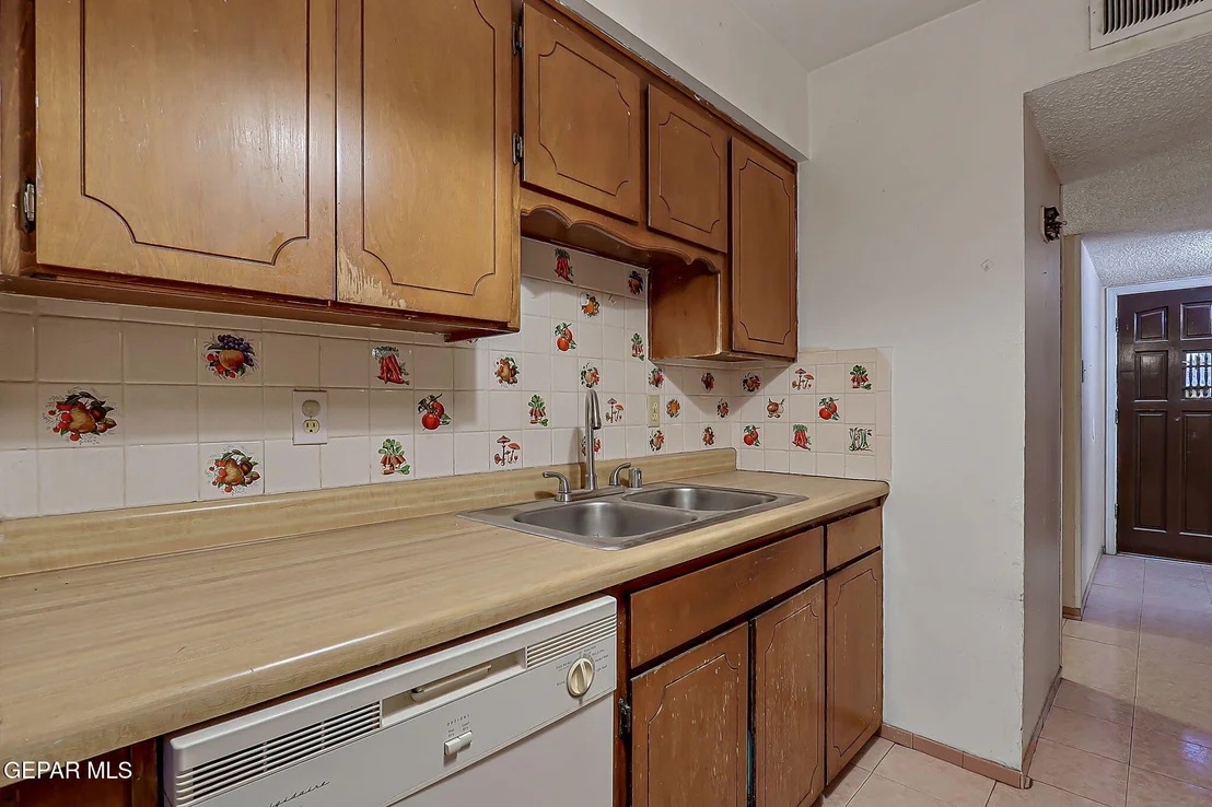 Photo of 7925 Broadway Drive