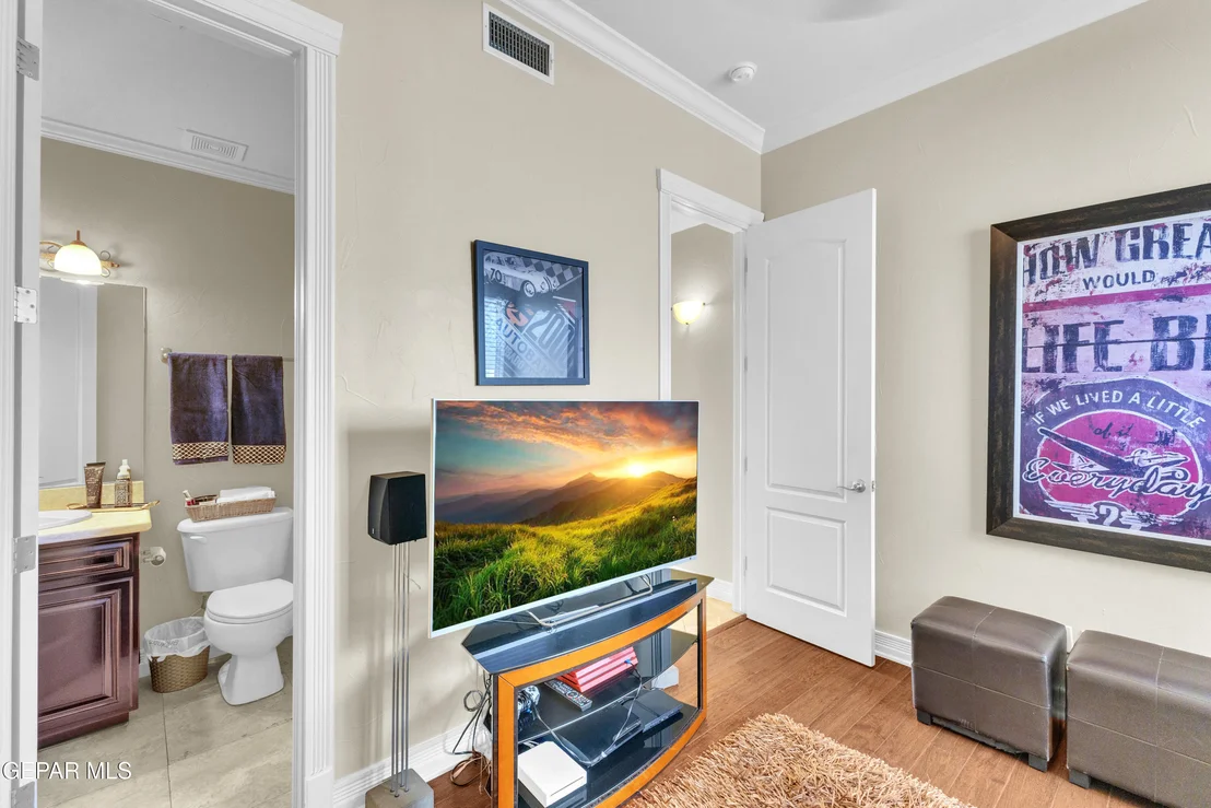 Photo of 1237 CALLE LAGO
