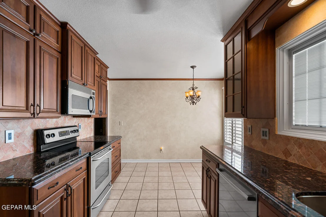 Photo of 424 PALMARY Drive