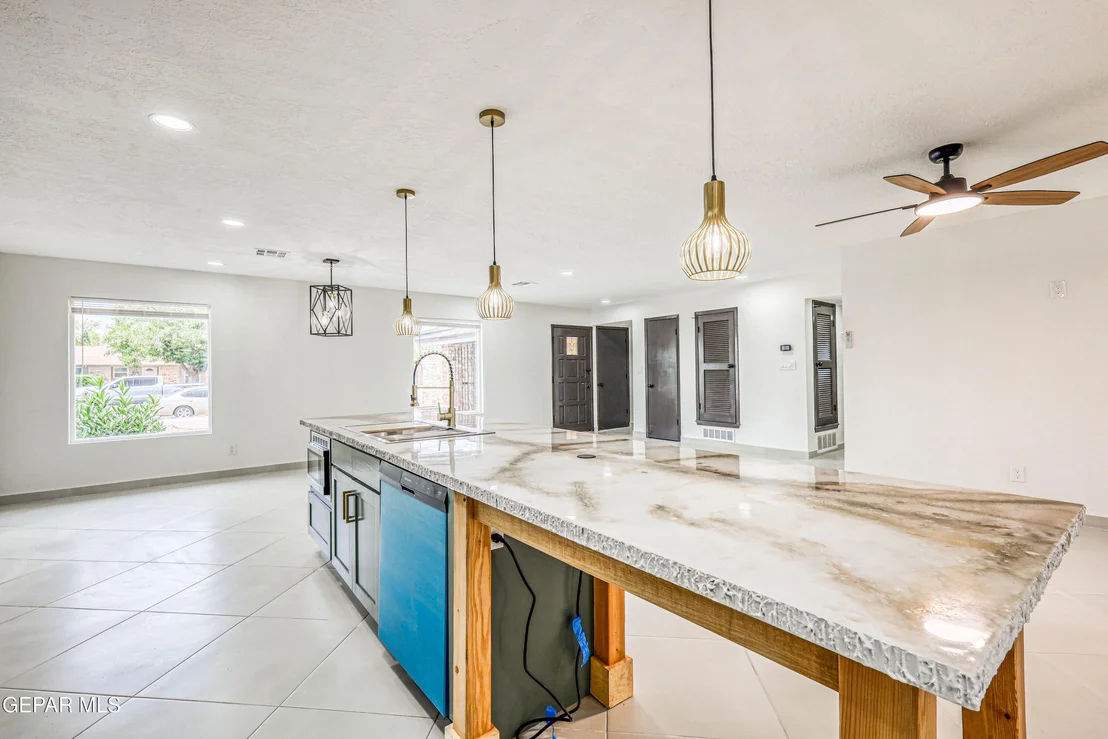 Photo of 712 CARABINAS Way