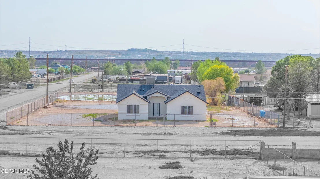 Photo of 11571 Riverside Road