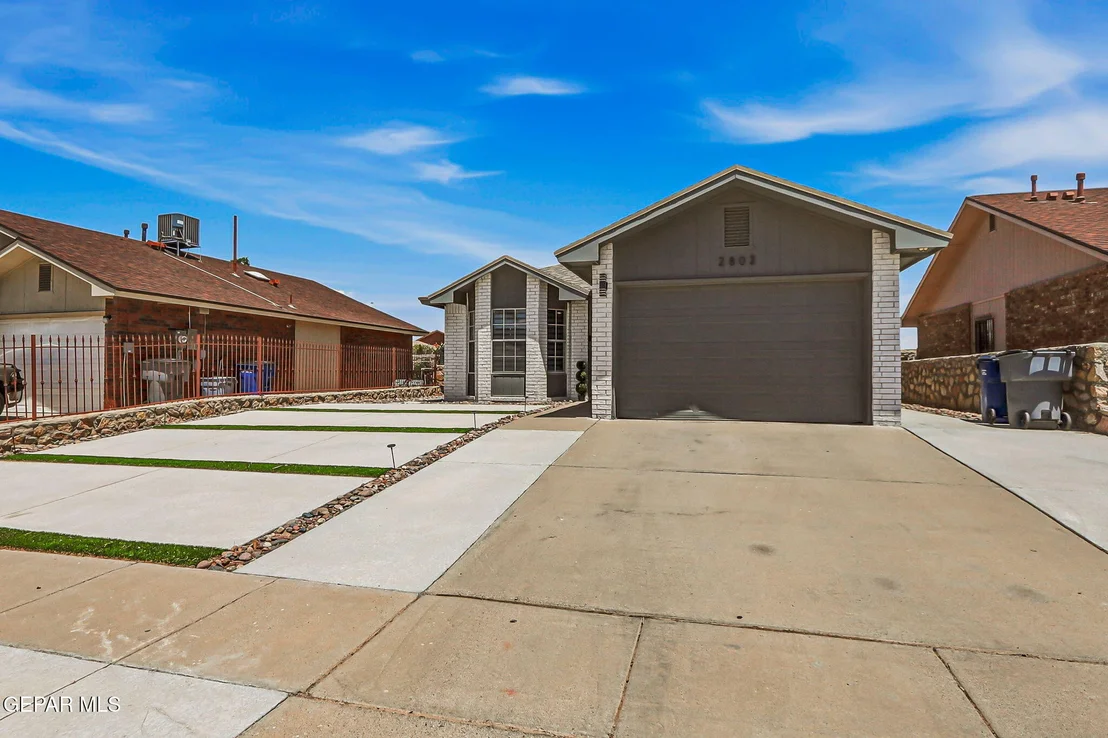 Photo of 2802 CASTLE HILL Circle