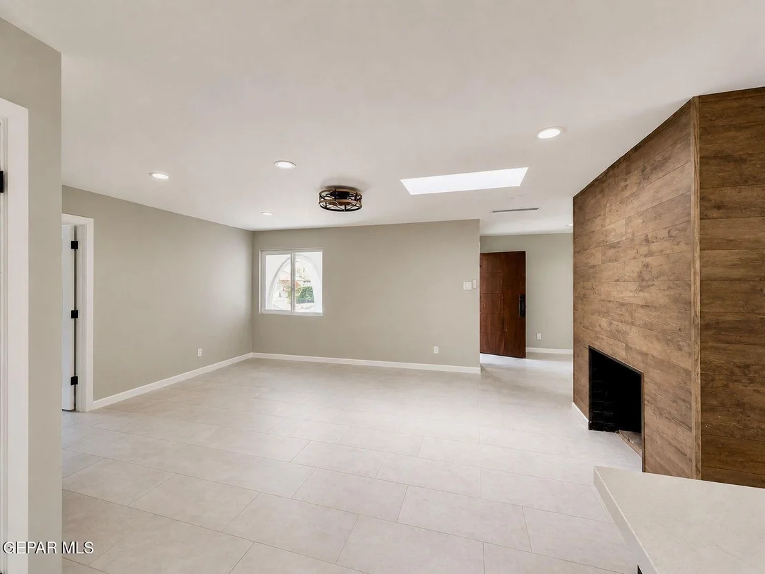 Photo of 775 W BORDERLAND Road