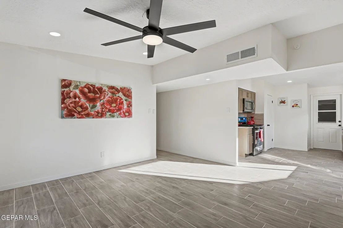 Photo of 113 W POINT Drive