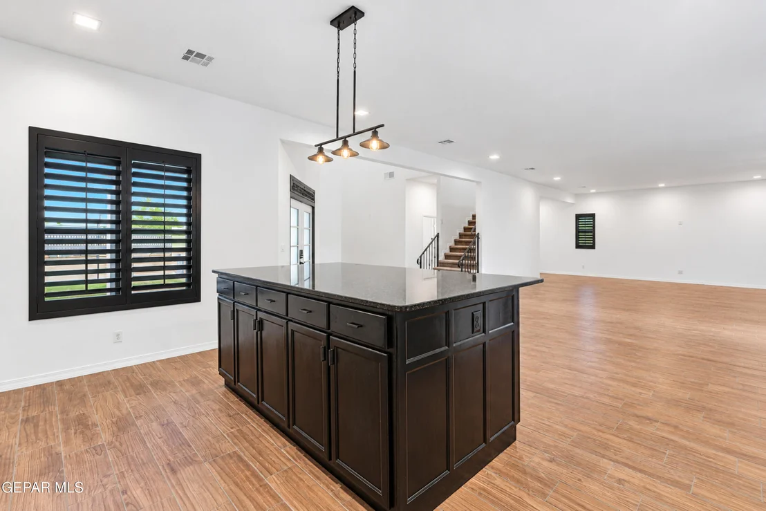 Photo of 817 Jones Point Place