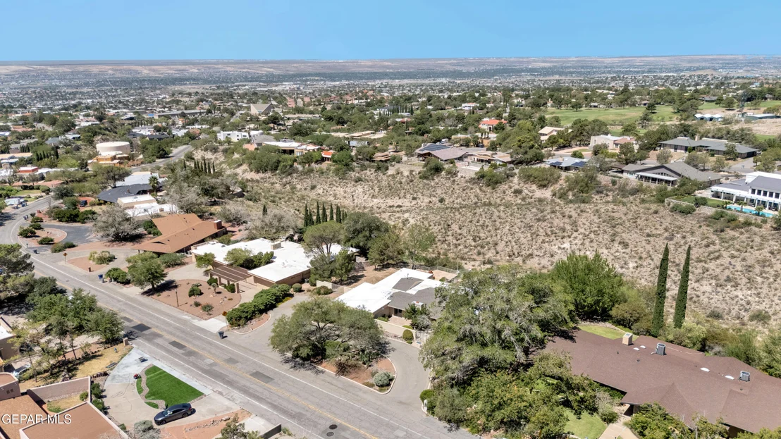 Photo of 913 THUNDERBIRD Drive