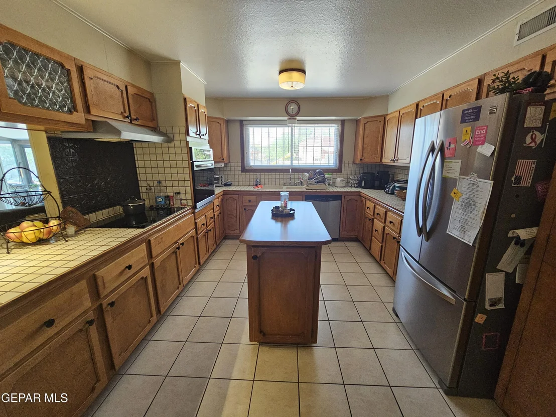 Photo of 800 N G Avenue N