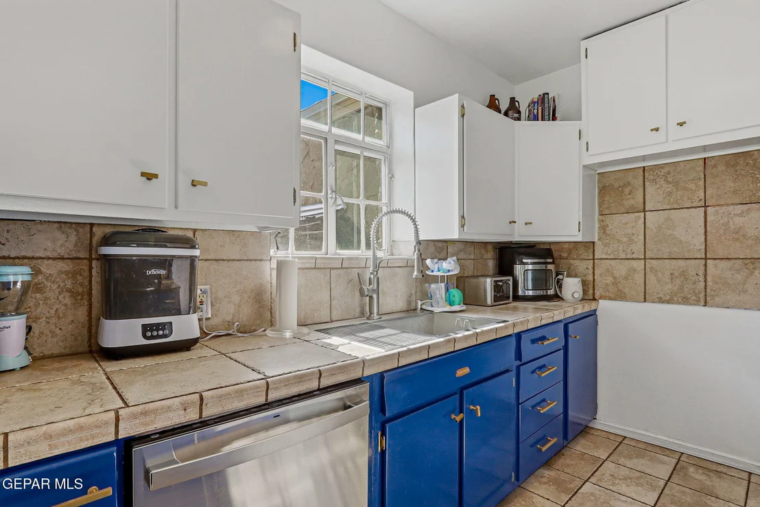 Photo of 700 E BALTIMORE Drive