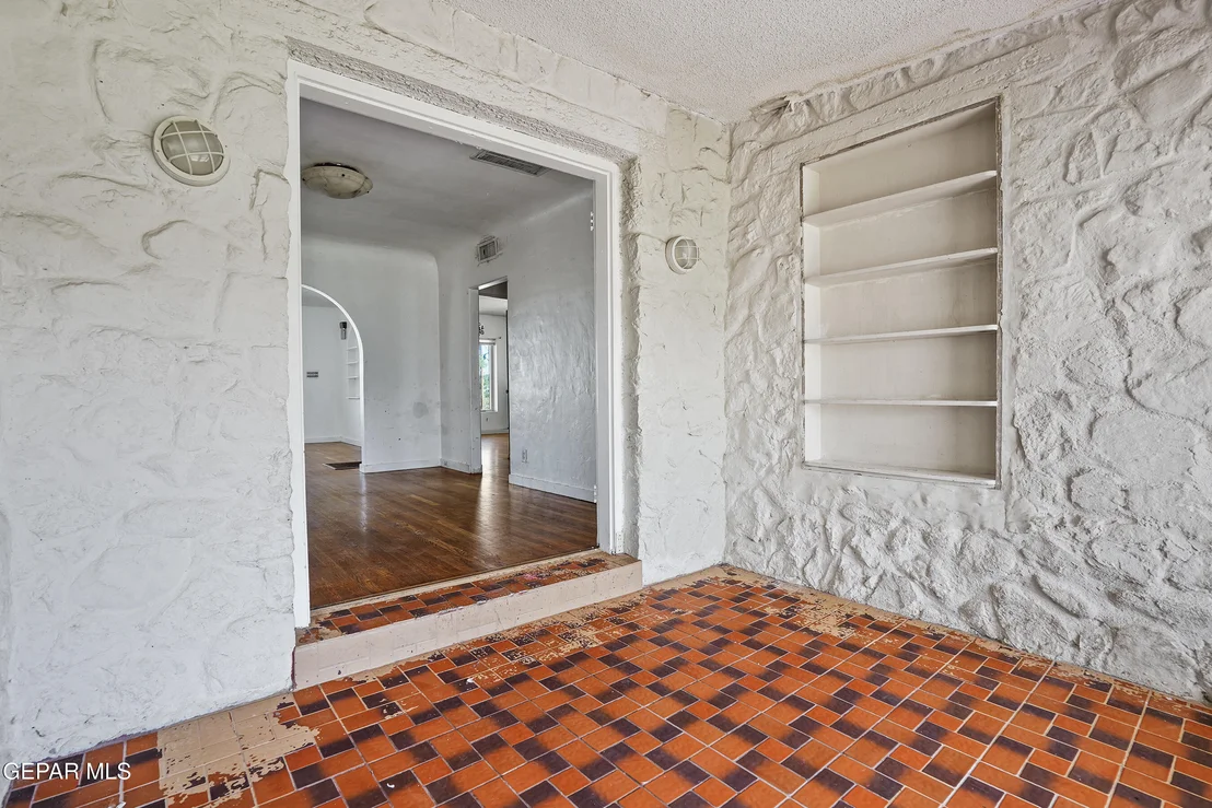 Photo of 810 MESITA Drive