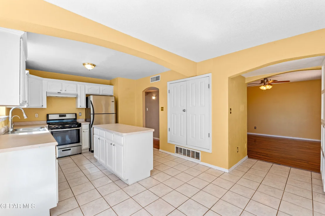 Photo of 6233 Kings Bridge Drive