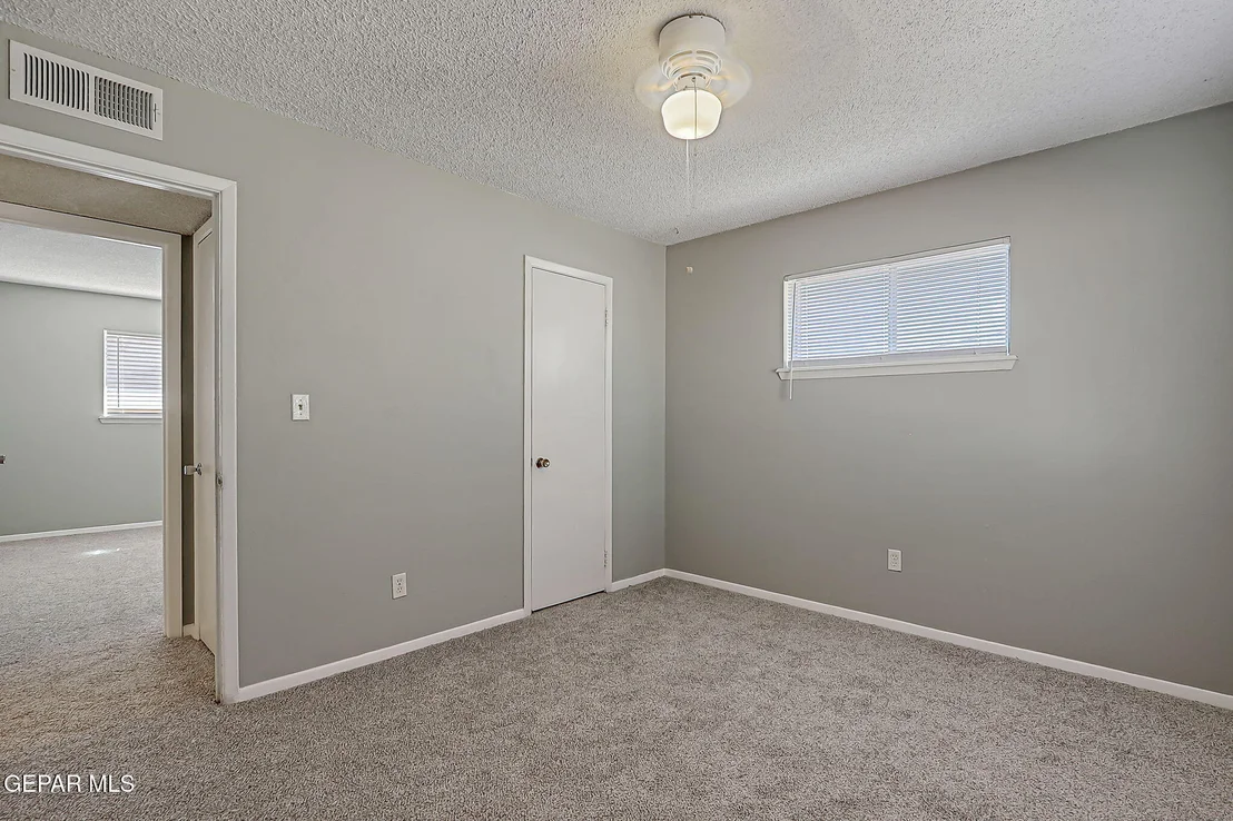 Photo of 7213 CLEMENTE Avenue