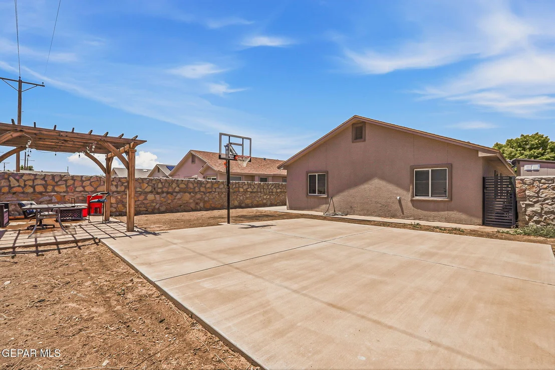 Photo of 616 VILLAS DEL VALLE Road