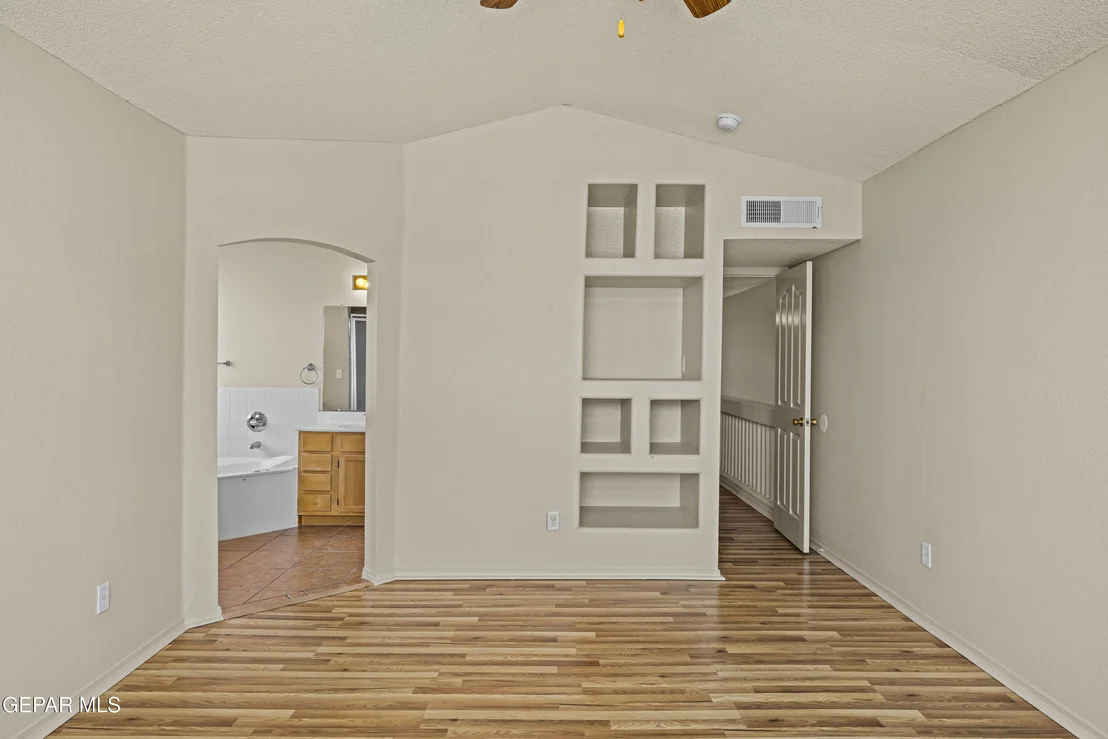Photo of 10817 WALDEN POND Street