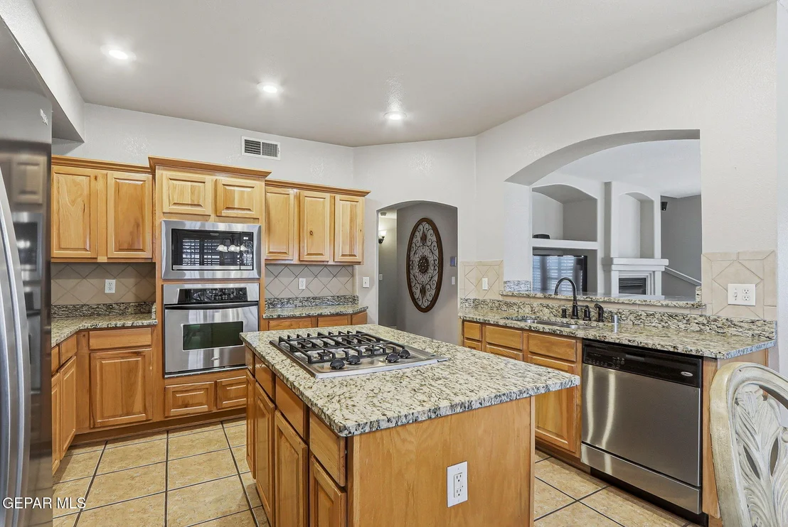 Photo of 524 BREWSTER Place