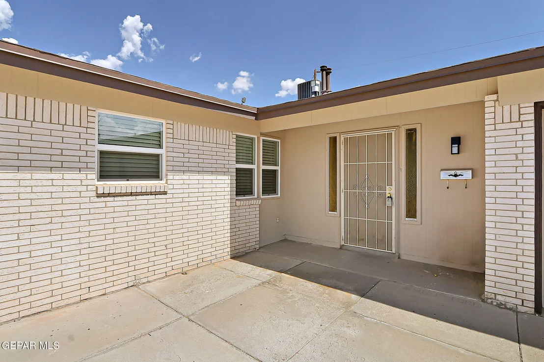 Photo of 7131 Clemente Avenue