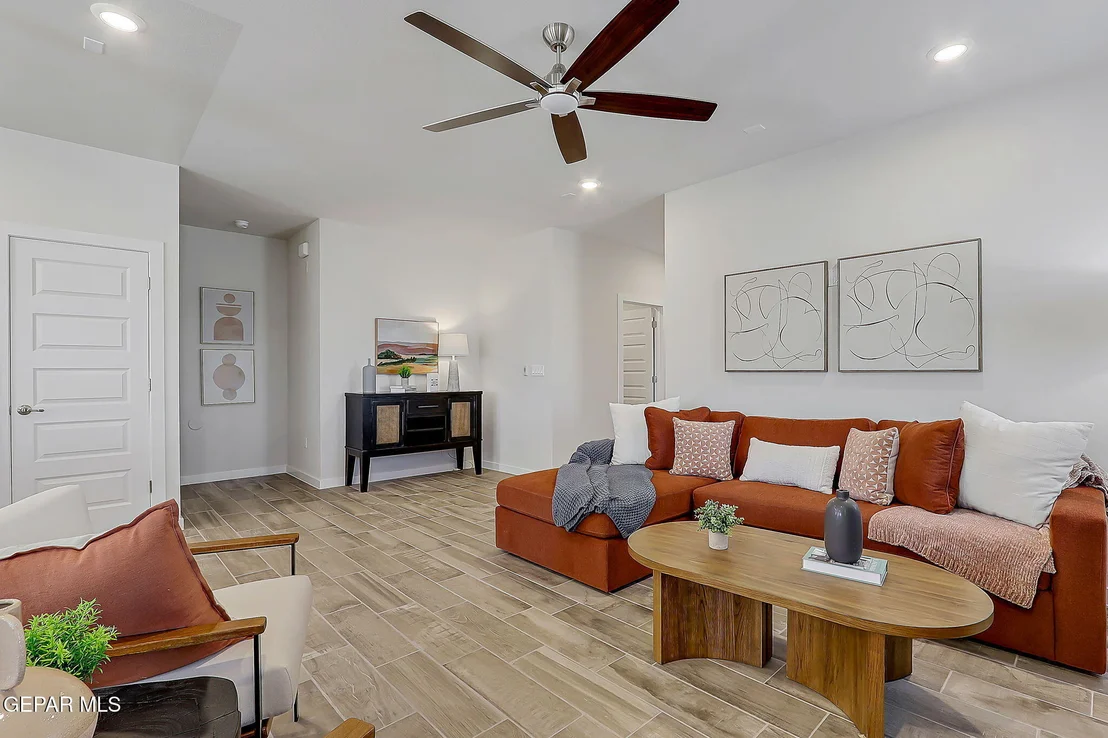 Photo of 924 Nayland Place